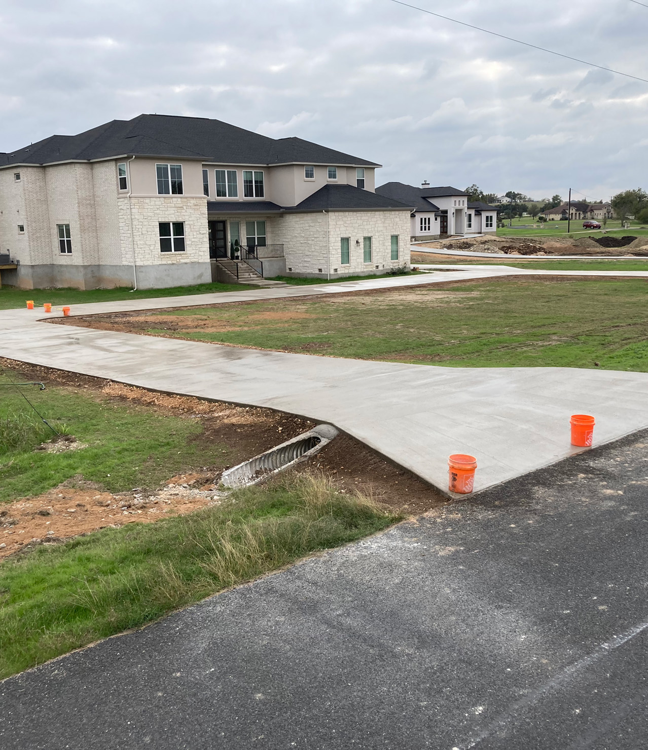 HorseshoeDriveway_Hutto_Texas_2023